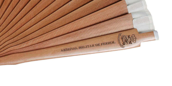 Funda de piel: cómo proteger y cuidar tu abanico
